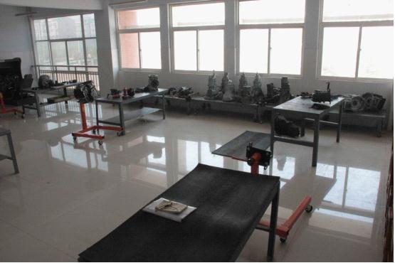 汽車自動變速器拆裝實訓(xùn)室