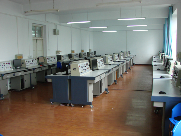 傳感器與檢測(cè)技術(shù)實(shí)驗(yàn)室