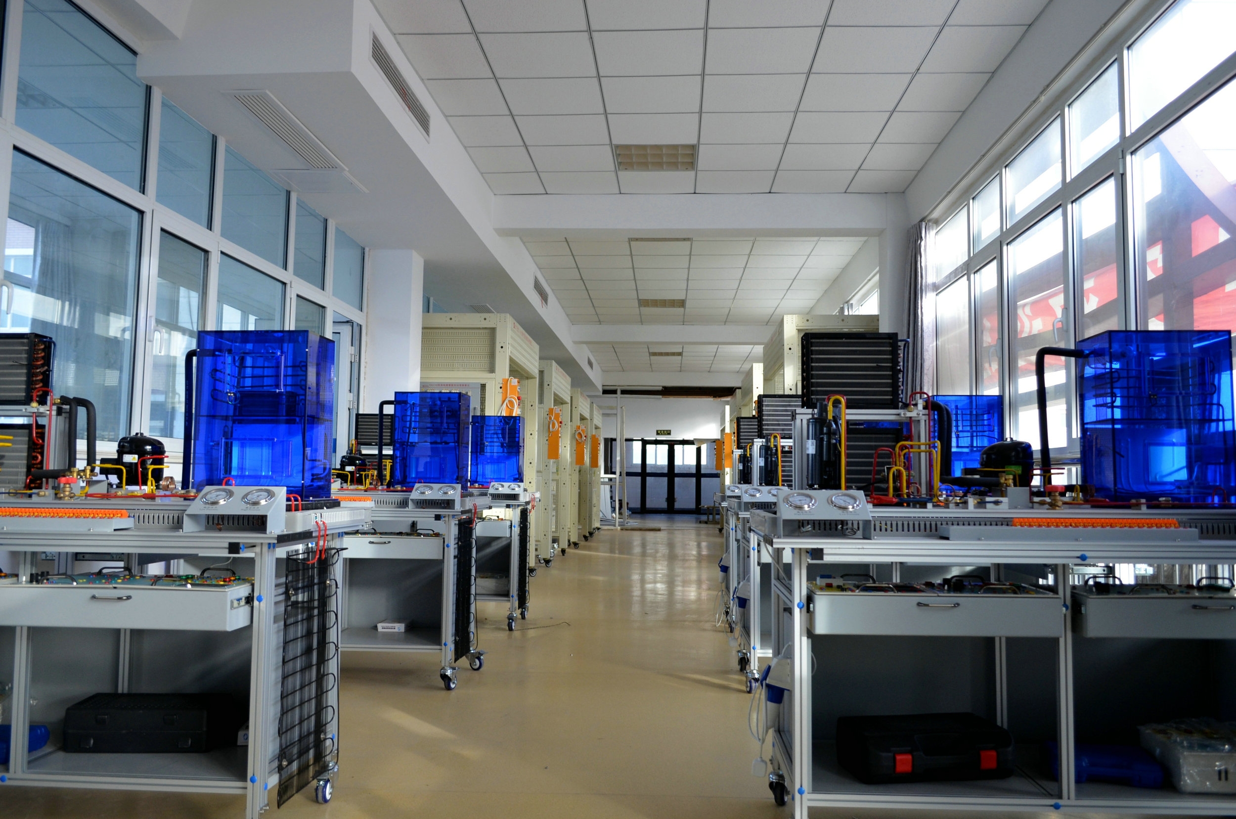 現(xiàn)代制冷與空調(diào)系統(tǒng)技能實訓(xùn)裝置