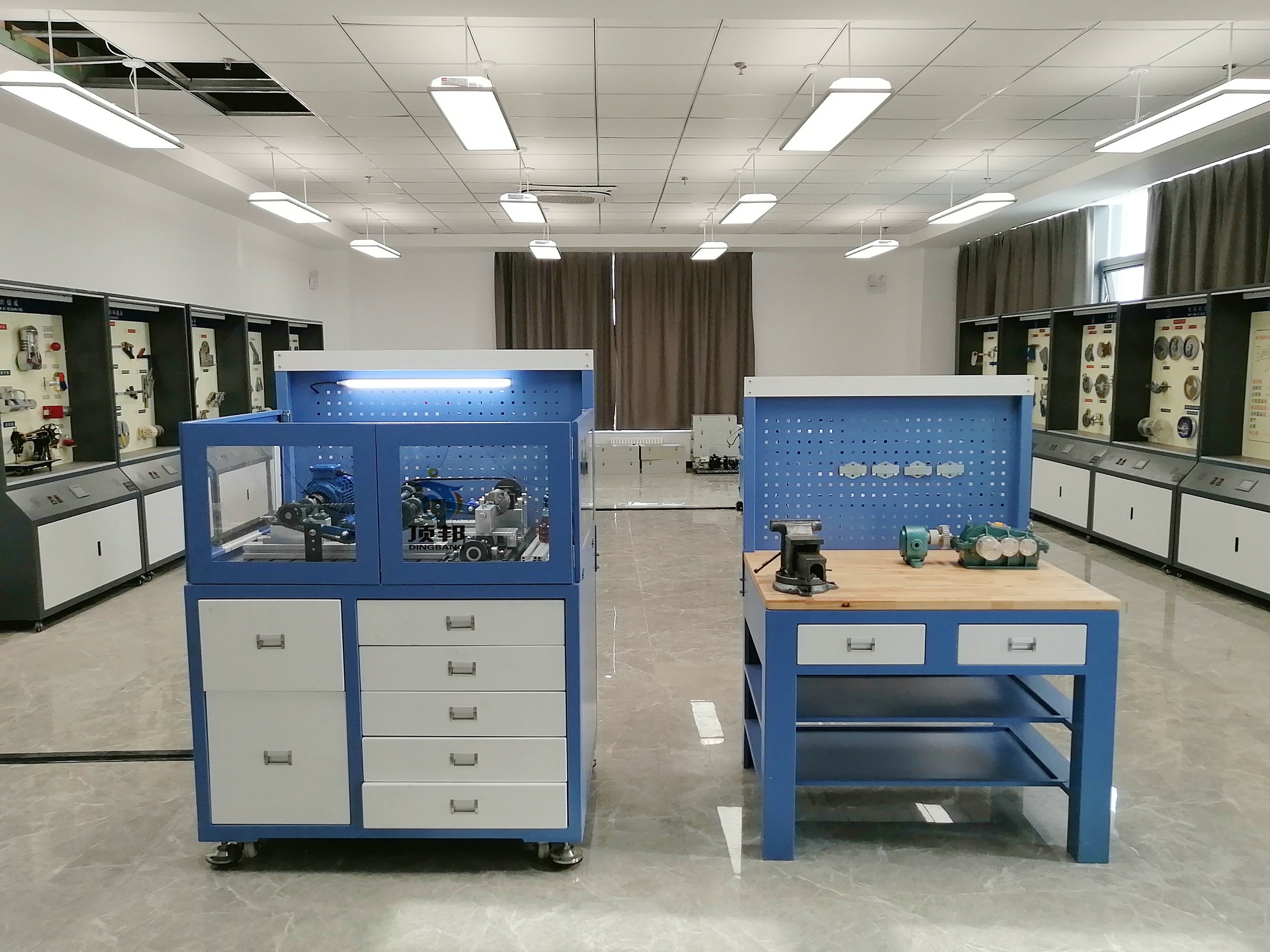 機械傳動裝調(diào)綜合實訓(xùn)平臺