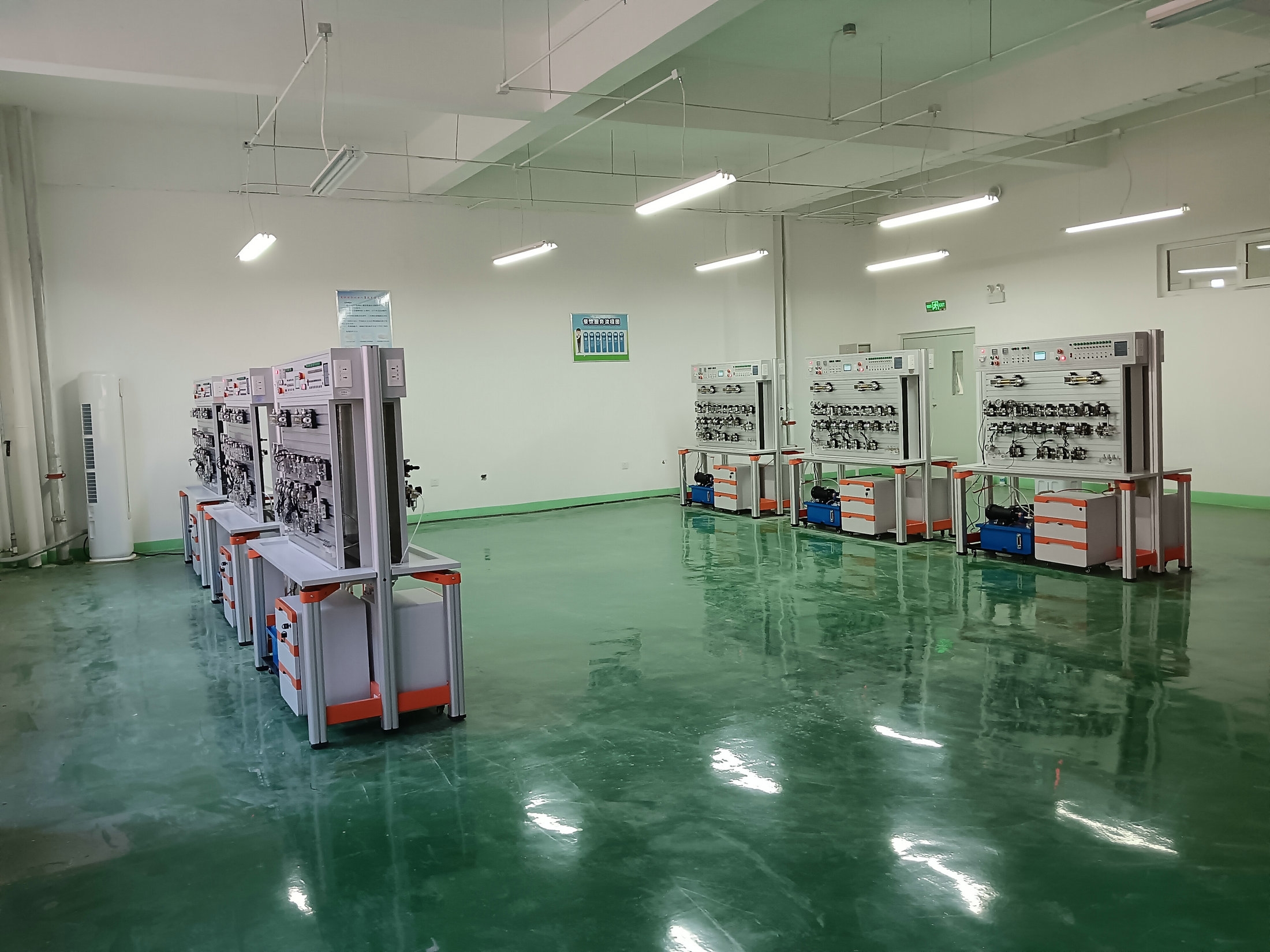 液壓氣動(dòng)PLC控制綜合實(shí)訓(xùn)裝置