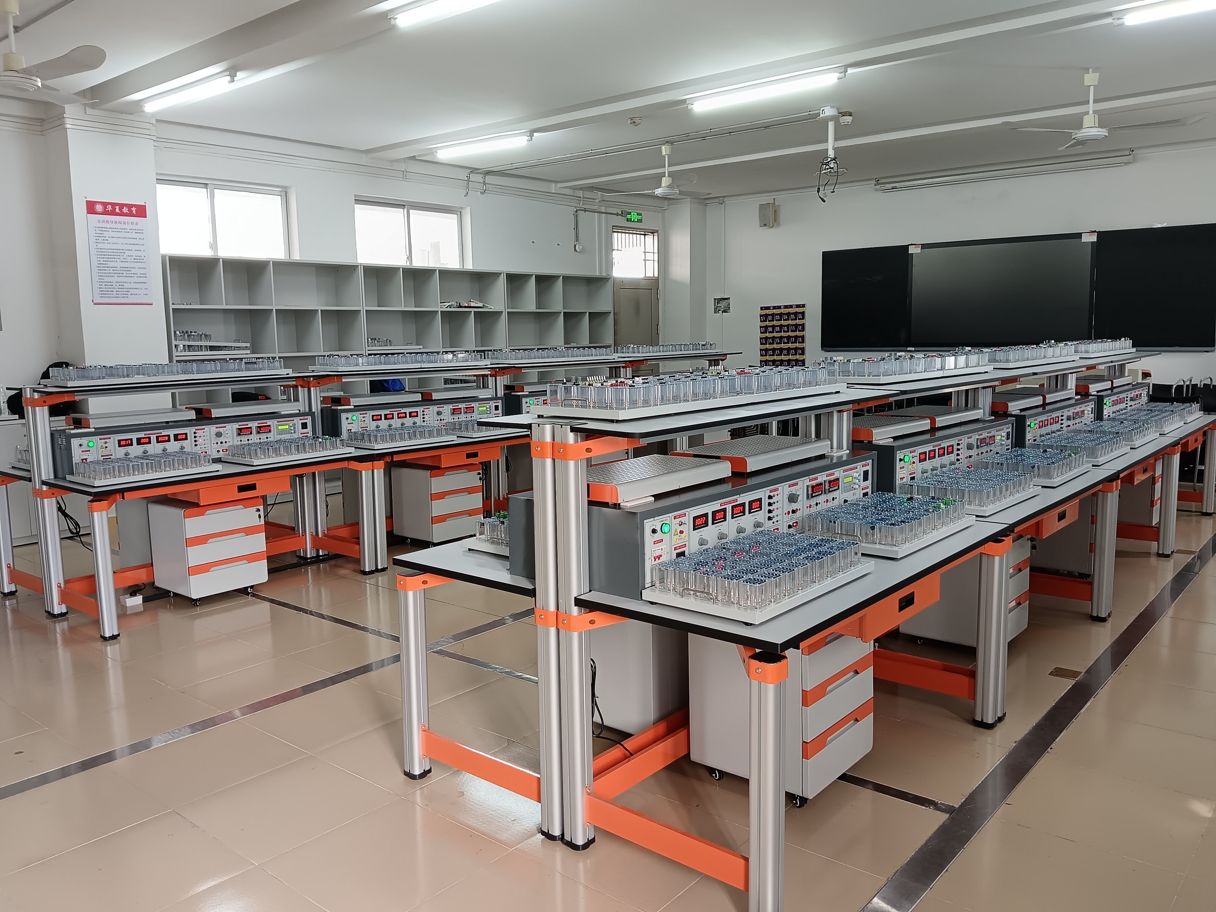 電子技術(shù)綜合應(yīng)用創(chuàng)新實(shí)訓(xùn)考核裝置