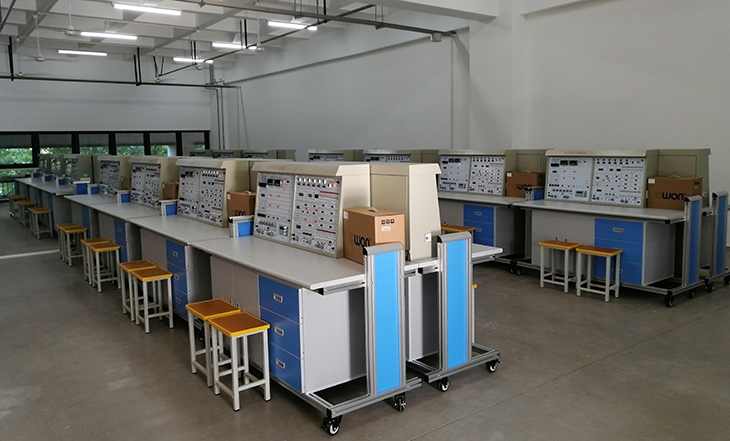 電子學(xué)綜合實(shí)驗(yàn)設(shè)備