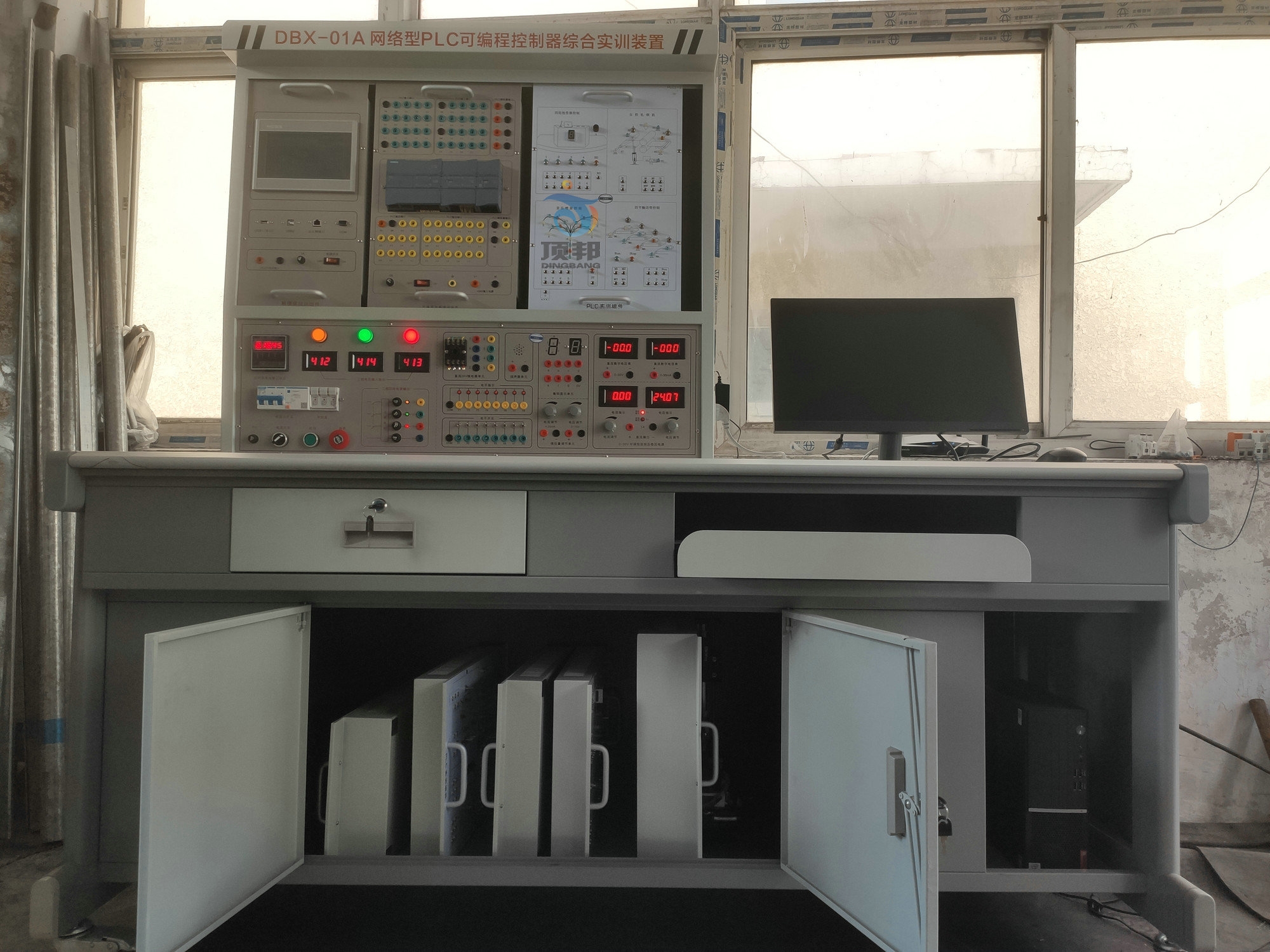 網(wǎng)絡(luò)型PLC可編程控制器綜合實訓(xùn)裝置