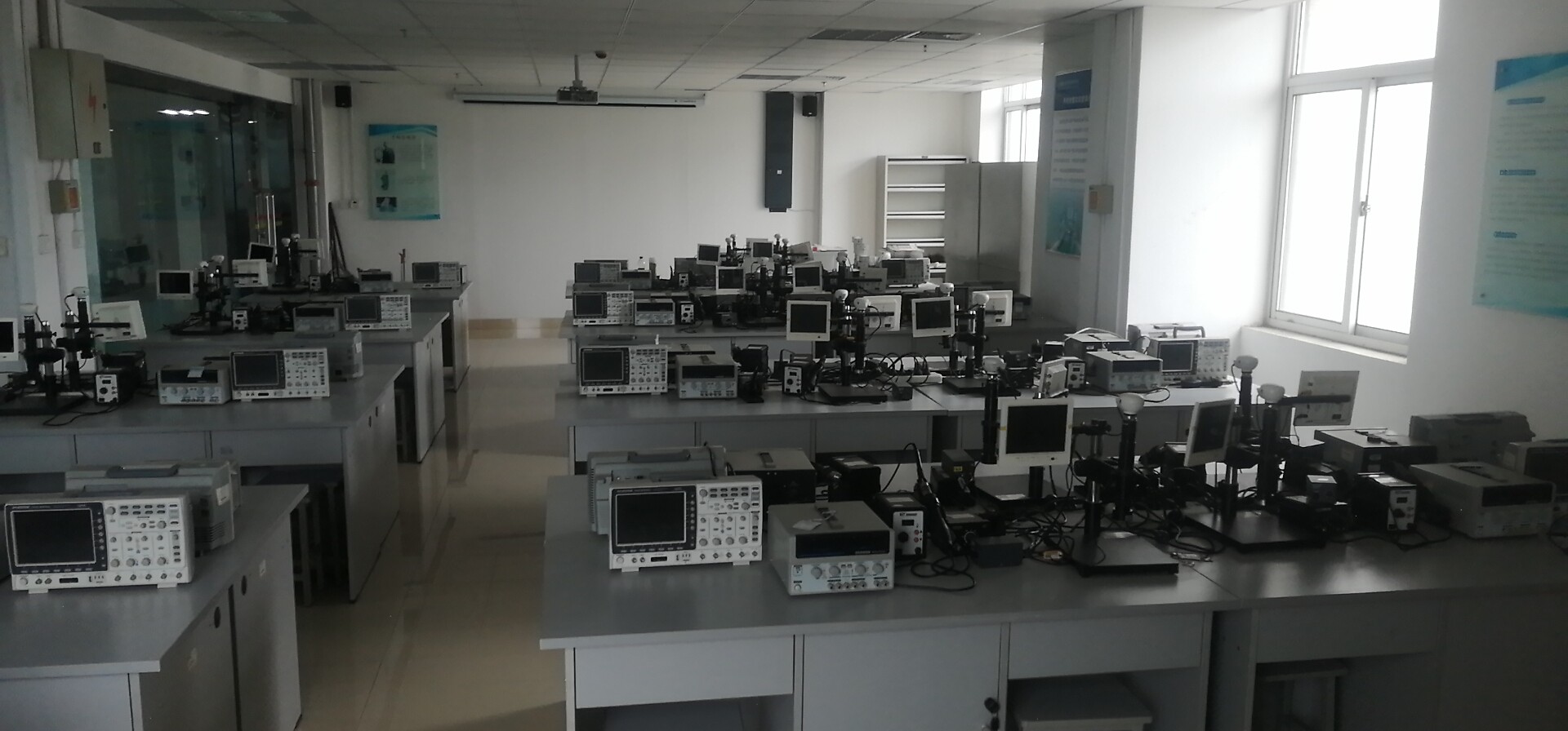 手機(jī)維修實(shí)驗(yàn)室