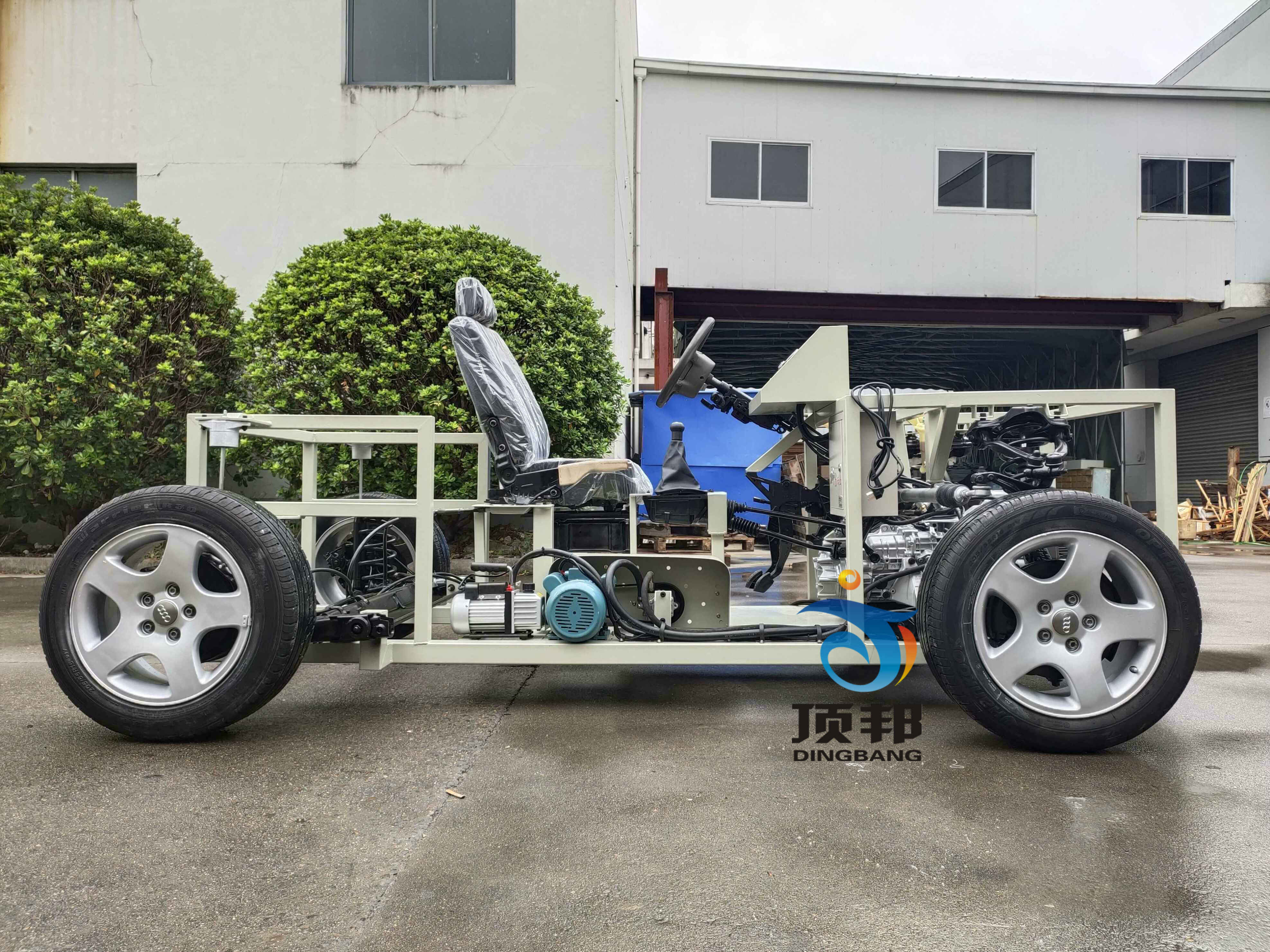 奧迪A6汽車綜合底盤實訓(xùn)臺