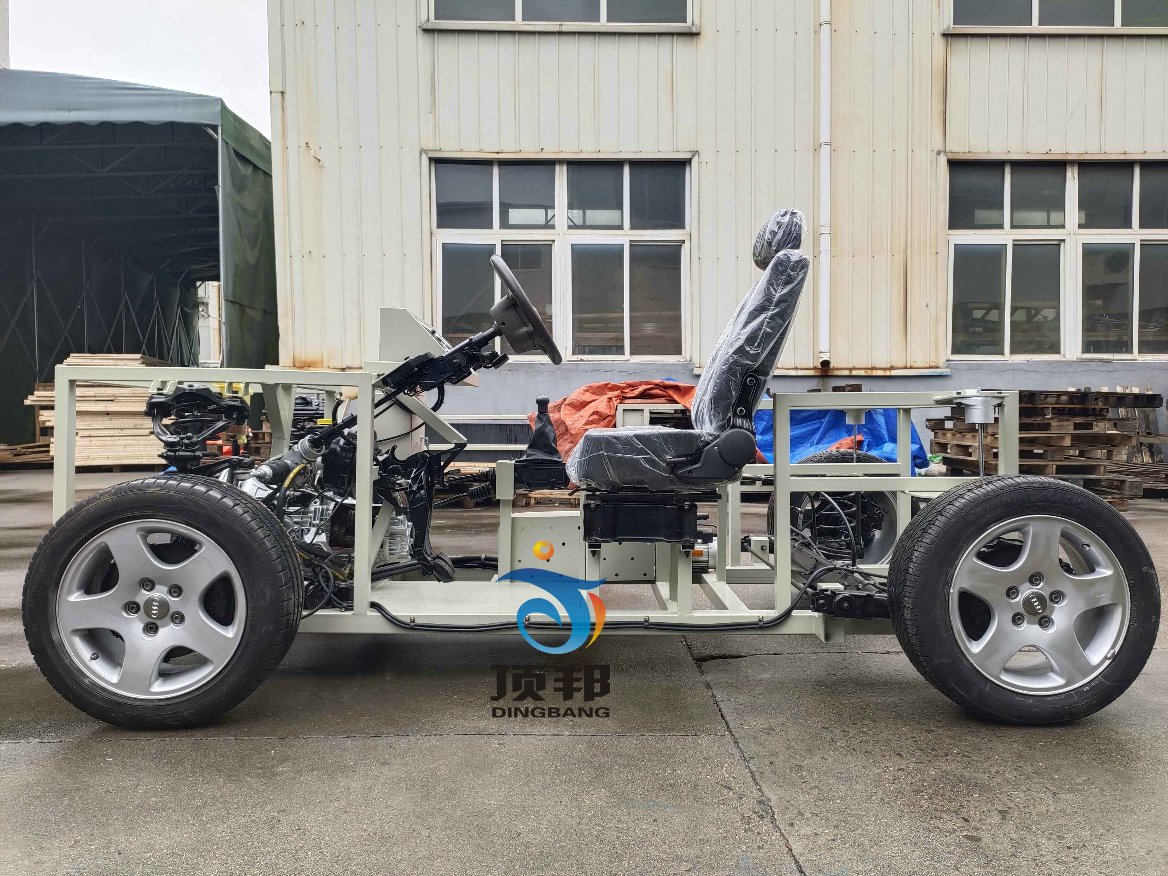 奧迪A6汽車綜合底盤實訓(xùn)臺