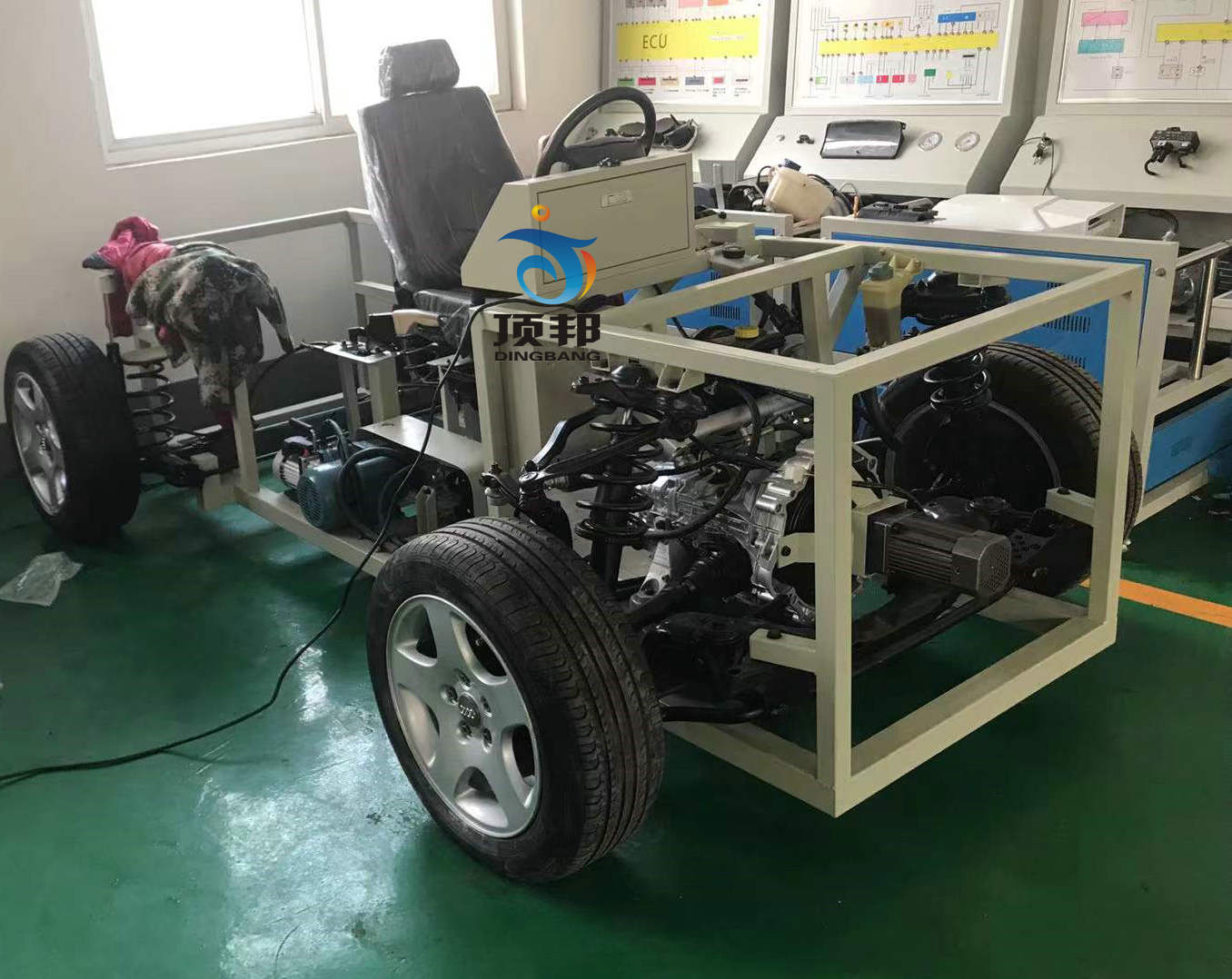 奧迪A6汽車綜合底盤實訓(xùn)臺
